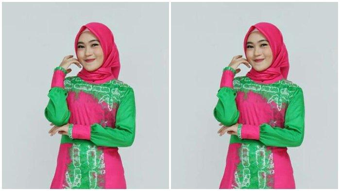 Duta Pemuda Ini Kenalkan Kerjinan Tangan Tas Eceng Gondok Khas HSU kepada Menpora