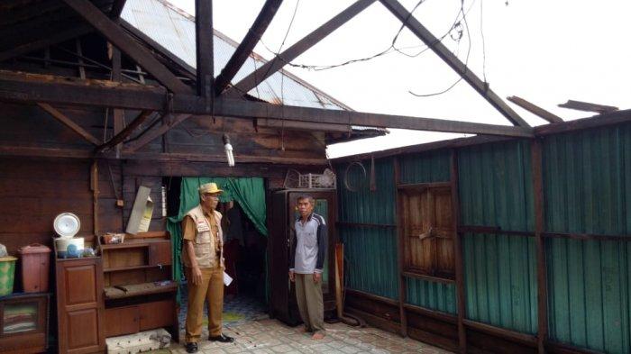 Jumlah Bangunan Rusak Dihantam Puting Beliung di HSS 35 Unit, Satu Korban Dirawat di Rumah Sakit