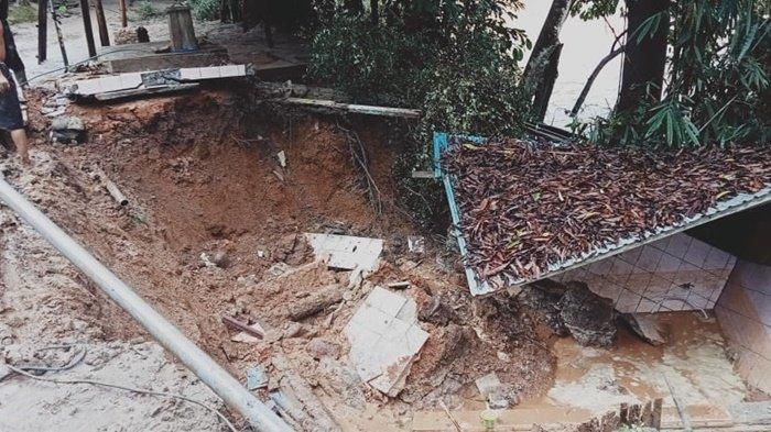 Mahasiswa KKN STAI Darul Ulum Kandangan Bantu Warga di Loksado Bangun WC Umum