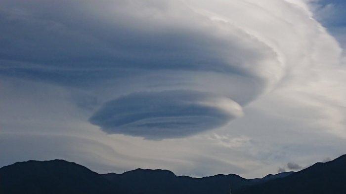 VIRAL Fenomena Awan Hitam Melingkar Menyelimuti Puncak Gunung Fuji, Pesawat Mendekat Bisa Celaka