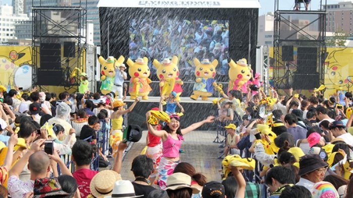Festival Pikachu Jepang, Wanita Muda Berpakaian Seksi Disemprot Air, Basah Tampak Makin Seksi