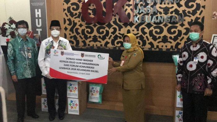 FK-LJKD Kalsel Donasikan Uang Tunai dan 50 Paket APD Kepada RSUD Ulin