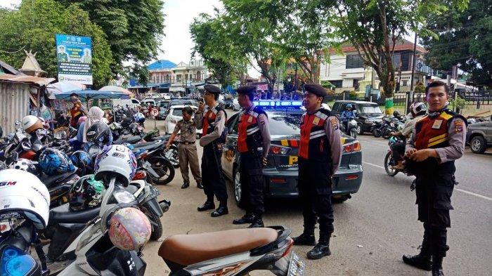 Sabhara Polres Balangan Rutin Sampaikan Pesan Kamtibmas di Tempat Keramaian