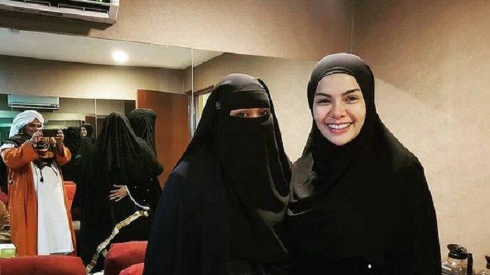 Unggah Foto Lawas Nikita Mirzani Berhijab, Ustadz Derry Doakan Nyai Dapat Hidayah