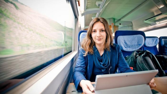 Gadis Cantik ini Pilih Tinggal di Kereta Dibanding Apartemen