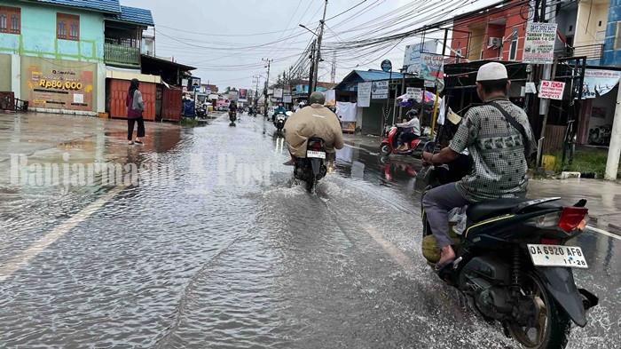 Hujan Deras Guyur Banjarmasin, Jalanan di HKSN Tergenang Air