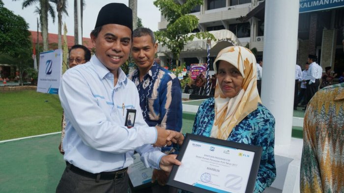 Senangnya Para Pensiunan Ini, Rumah Mereka Dibedah PLN Kalselteng