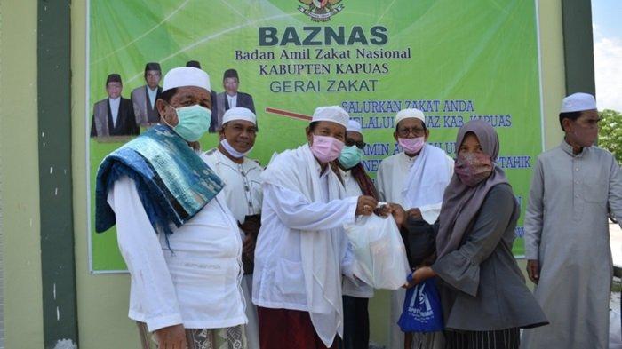 Gerai Zakat Baznas Kapuas Salurkan Bantuan Sembako