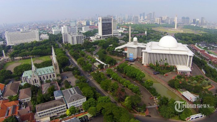 Masjid Istiqlal dan Gereja Katedral Berbagi Jumat dengan Kehangatan, Adem Rasanya!