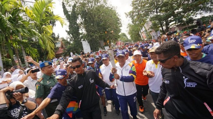 Gubernur Kalsel H Sahbirin Noor Sambut Gembira Obor Asian Games