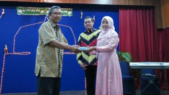 IDI Kalsel Beri Penghargaan Pada Dokter Senior