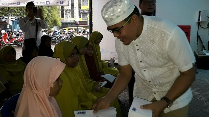 Senang Diundang Halal Bi Halal, Anak Panti Asuhan Doakan JNE Makin Jaya