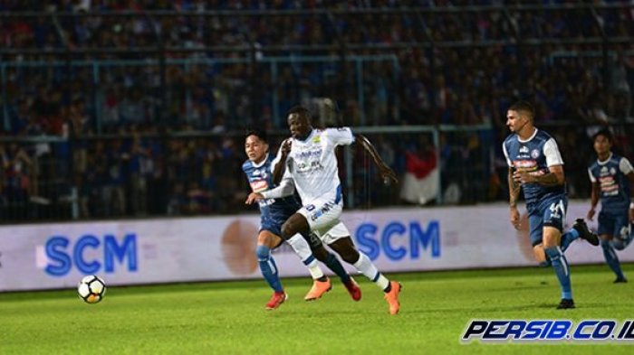 Hasil Akhir Arema FC vs Persib Liga 1 2018 - Skor 2-2, Ricuh di Kanjuruhan Laga Dihentikan!