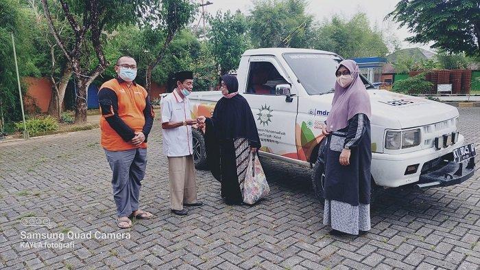 Dukung Dakwah dan Lazizmu HST Kalsel, Ibunda Ustadz Arifin Ilham Infakkan Mobil Pikap