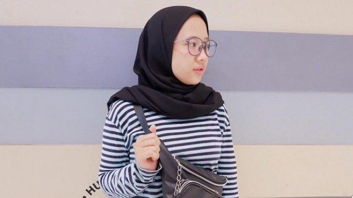 Kenalan Yuk dengan Iin Fadillah! Dia Kakak Nissa Sabyan yang Nggak Kalah Imutnya