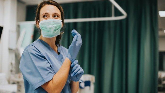 Foto Seksinya Hanya Pakai Bikini di Balik APD Transparan Viral, Perawat di Rusia Syok dan Ketakutan