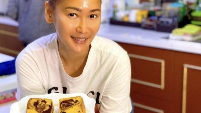 Inul Daratista tanpa make up