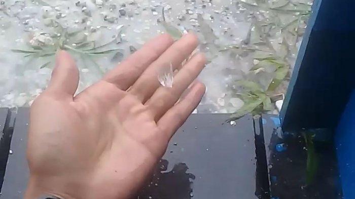 Hujan Es Pertama di Kunyit, Begini Warga Menanggapinya