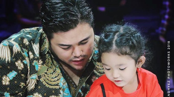 Belajar Bareng Bilqis, Anak Ayu Ting Ting, Ivan Gunawan Lagi-Lagi Bikin Netizen Baper