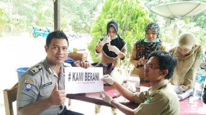 Anggota Polsek Sungai Loban Periksa HIV/AIDS
