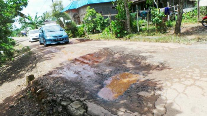 Jalan Trantang Tapin Rusak dan Berlubang