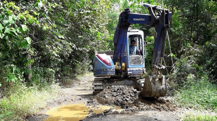 Setelah Muncul Berita, PU Tapin Turunkan Escavator ke Kawasan Bitahan - Miawa