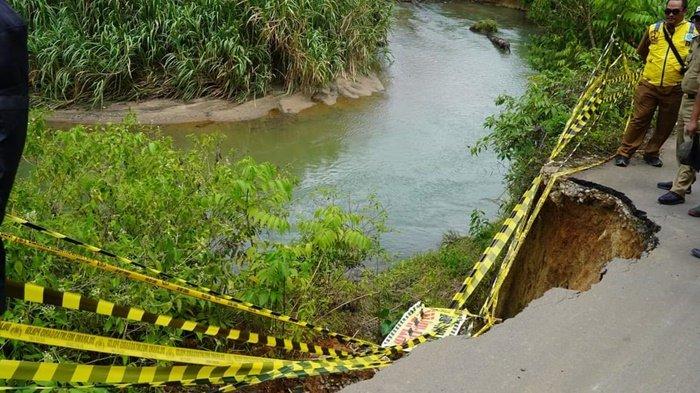Terdampak Cuaca Ekstreem, Perbaikan Jembatan Putus dan Jalan Longsor di HSS Gunakan Dana Ini
