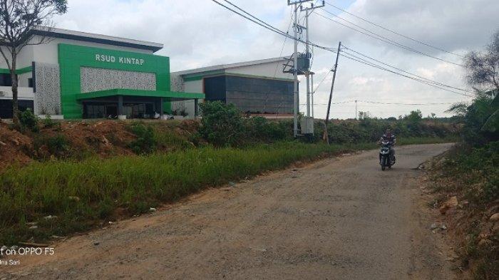 Jalan Menuju RSUD Kintap Masih Rusak, Kadinkes Tanahlaut Menghadap Bupati