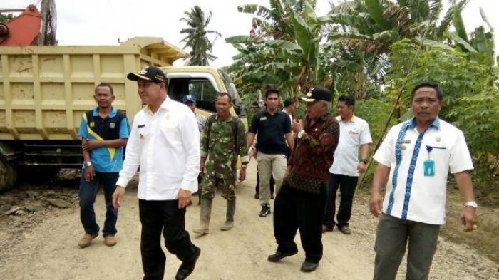 Kepala Desa Ini Bersyukur Jalan Langsung Dilakukan Perbaikan