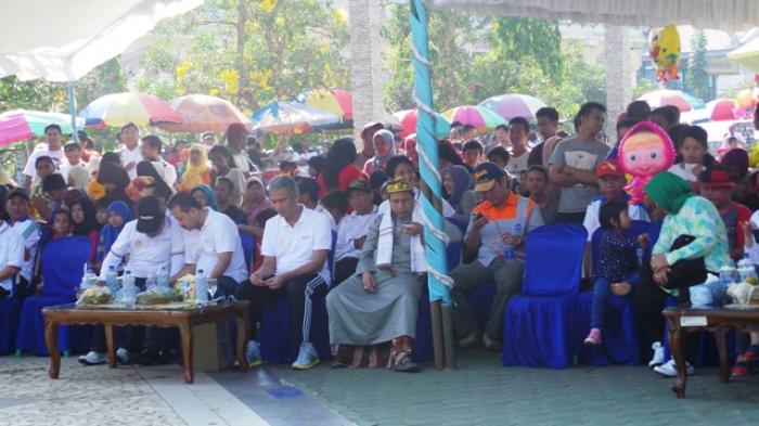 Peserta Jalan Santai di Martapura Tegang