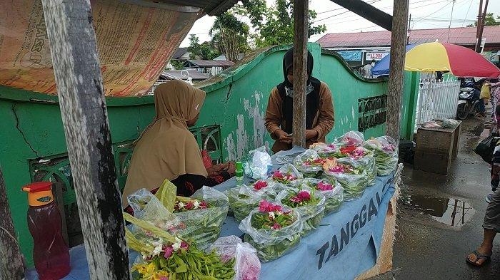 Banyak Warga Berziarah Jelang 1 Ramadhan 1442, Jualan Pedagang Bunga Laris