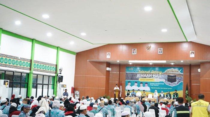 Sambut Kedatangan Kloter 12 Debarkasi Banjarmasin, Kakanwil Kemeng Kalsel Sampaikan Ciri Haji Mabrur