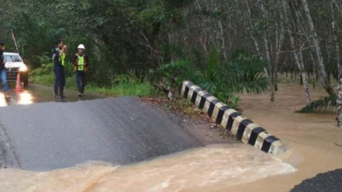 Jembatan Bayansari di Kecamatan Angsana Terputus, Akses Desa Terhambat