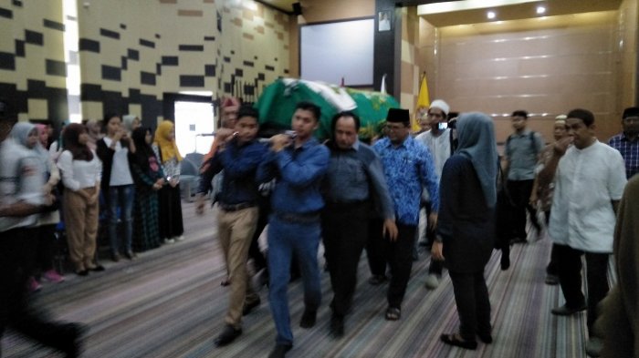 Jenazah Mantan Hakim Agung H Abdurrahman Diberikan Penghormatan Terakhir di Rektorat ULM