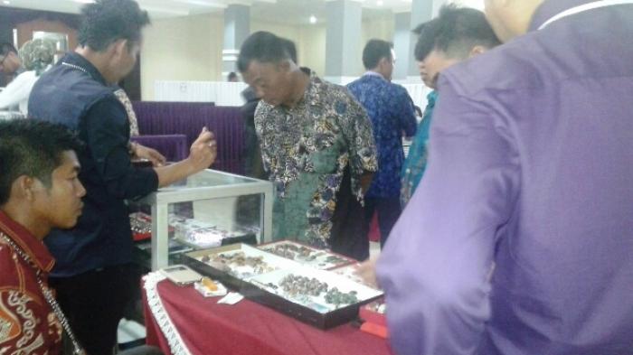 Pameran Perhiasan Batu Makin Siang Makin Ramai