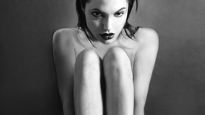 Foto Bugil Angelina Jolie Dibanderol 1800 Poundsterling
