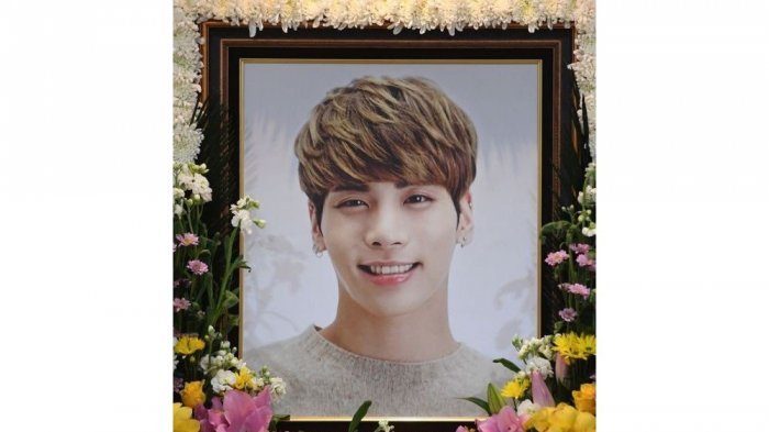 Tiap Tampil Selalu Tersenyum dan Tertawa, Siapa Sangka Jonghyun SHINe Pendam Beban Berat