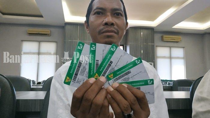 Warga Hulu Sungai Tengah Ini Dapat Lima Kartu BPJS, Senang Bisa Berobat Gratis