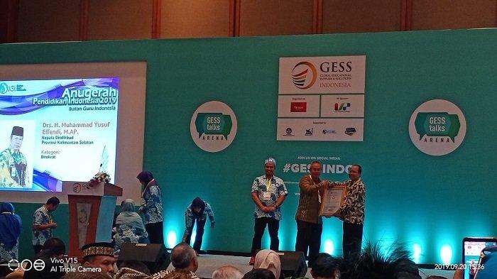 Dinilai Majukan Dunia Pendidikan di Banua, Yusuf Effendi Raih Anugerah Pendidikan Indonesia