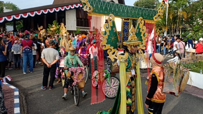Kalimantan Art Karnaval 2018, Adat Dayak dan Para Penjual Jamu Warisan Leluhur Pun Ikut