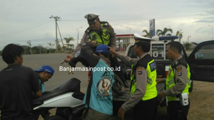 Begini Kondisi Pasca Tabrakan Motor Beat vs Truk di Pertigaan SPBU Arah RSJ Sambang Lihum