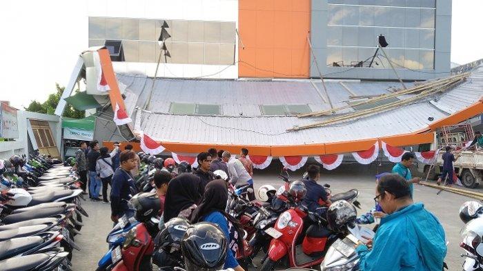 Tak Ada Hujan dan Angin, Kanopi Teras Arthomoro Seluller Tiba-tiba Ambruk