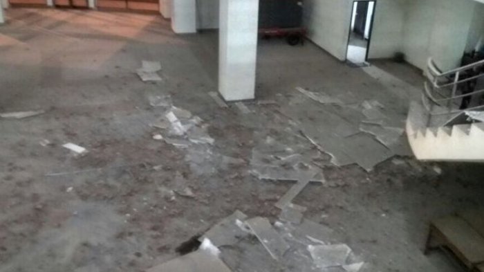 Gempa Bumi di Tasikmalaya, Bagian Atap Kantor Bupati Ambrol, Lantai dan Dinding Retak Parah