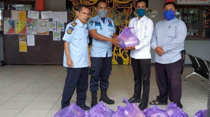 Kemenag bersama BAZNAS Kapuas Salurkan Zakat melalui UPZ