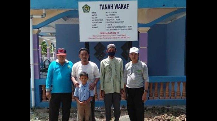 Kemenag dan Forum Nazhir Kabupaten Kapuas Pasang Papan Status Tanah Wakaf