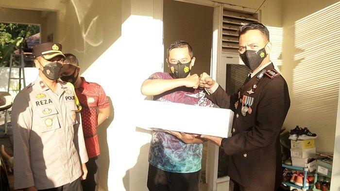 Beri Kejutan di HUT ke-76 TNI, Kapolres Sambangi Kediaman Dandim 1008 Tabalong