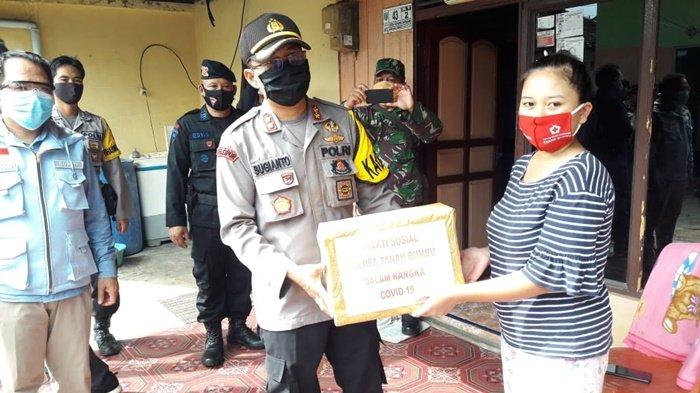 Polres Tanahbumbu Berikan 683 Paket Sembako ke Warga Terdampak Covid-19