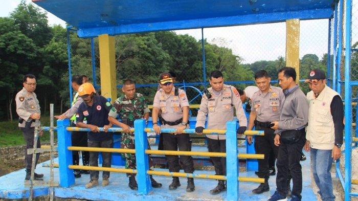 Antisipasi Rawan Banjir, Kapolres Tapin Tinjau Bendungan Linuh