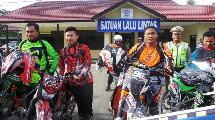 Bareng Warga, Kapolres Jelajah Alam Tapin
