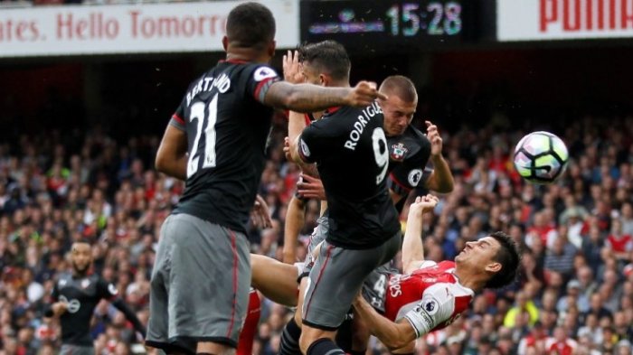 Koscielny Nilai Gol Saltonya Lebih Sulit dari Tendangan Kalajengking Giroud